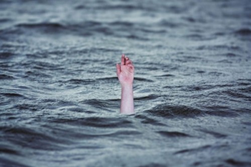 Woman throws three-year-old daughter into river in Kerala