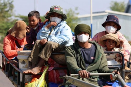 Over 100,000 Cambodians flee as border conflict with Thailand enters 4th day