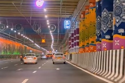 Dwarka tunnel transforms daily commute into India's largest drive-through art gallery