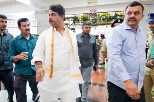 Karnataka BJP criticises govt over Bengaluru garbage collection woes