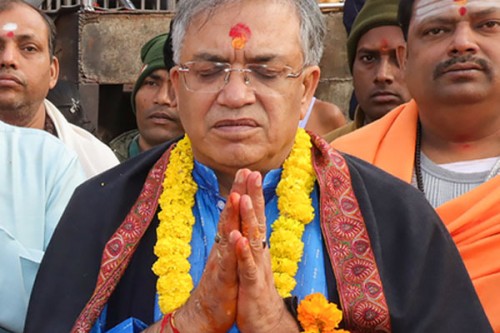 CEC faces protests while coming out after Puja at Kalighat temple in South Kolkata