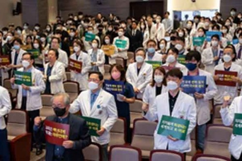 South Korea to bar intern doctors if they don't register for jobs