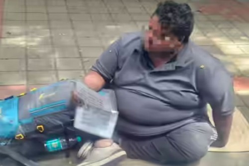 Bengaluru Techie With 14 Years' Experience Left Jobless, Seen Sitting on Streets