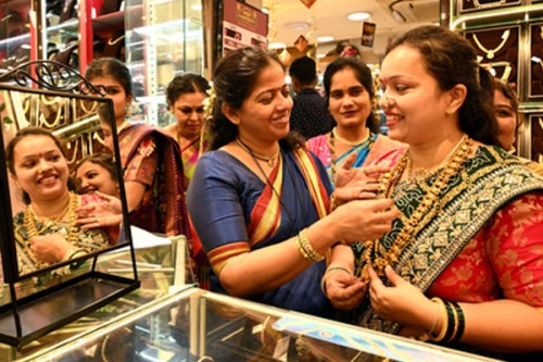 Precious metal prices decline amid profit booking, stronger dollar