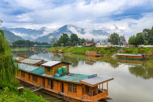 J&K's Srinagar records season's coldest night so far at 0.2 degrees