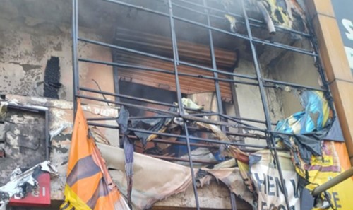 Massive fire breaks out on Gurudwara Road in Gurugram