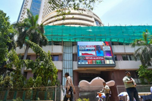 Sensex, Nifty open lower amid fresh concerns over US tariffs