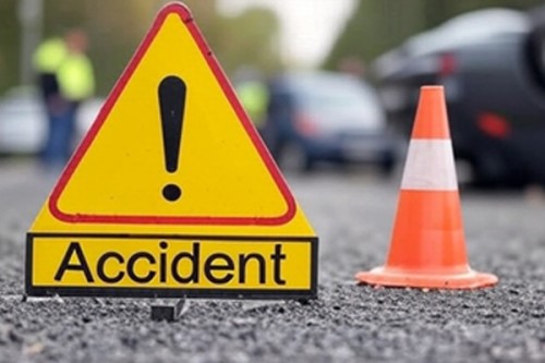 Three killed as bus collides with car in Karnataka