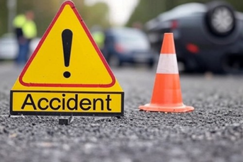Man killed, wife, son injured in MP road accidentMan killed, wife, son injured in MP road accident