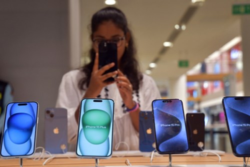 Apple drives India to become biggest smartphone exporter to US in April-June, pips China