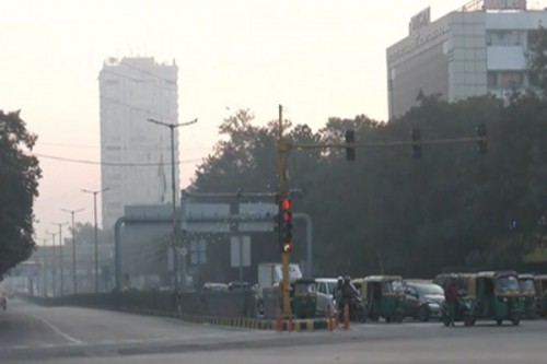 Delhi continues to struggle with toxic air as AQI remains poor