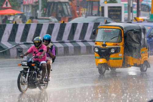 IMD warns of heavy rain in eight TN districts today