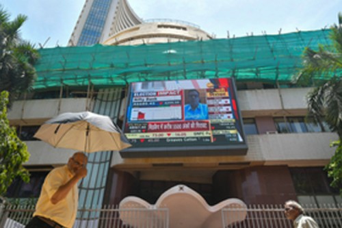 Indian stock market ends in bullish tone over hopes of renewed FII inflows