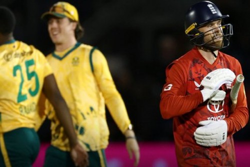 South Africa beat England and the rain to leave Cardiff 1-0 