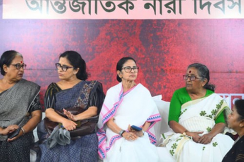 Mamata Banerjee joins in Trinamool's protests against LPG cylinders' price hike