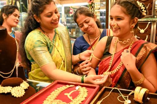 Gold prices touch new high on Dhanteras amid strong festive demand