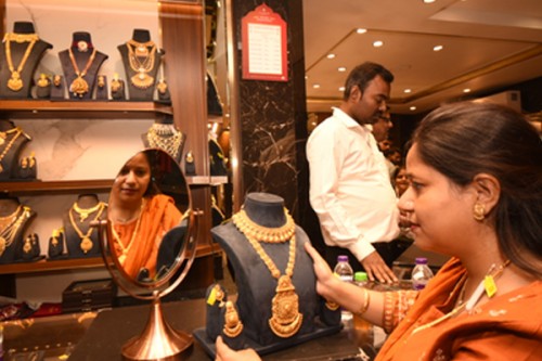Gold up 10 pc amid global uncertainty, outlook remains constructive