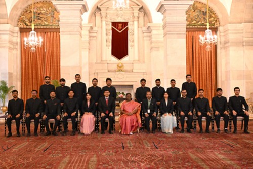 Auditors are custodians of public trust: President Murmu