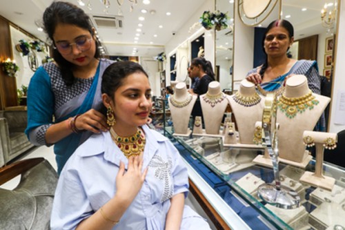 Silver, gold prices drop further over profit booking