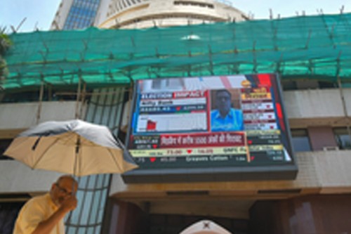 Sensex, Nifty open flat amid mixed global cues