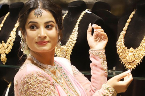 MCX Gold opens slightly lower, Silver rebounds 0.31 pc