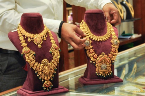 Gold hits record high above Rs 1.27 lakh on MCX amid US-China tensions, rate cut hopes