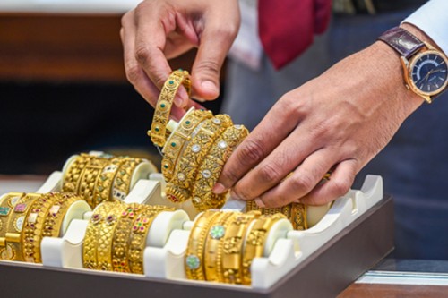 Gold, silver prices touch new highs amid sharp decline in US dollar