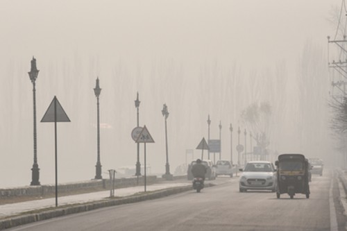 Cold wave continues in Kashmir; day temperature drops to 7