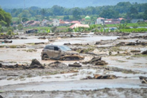 Five dead in landslides, flash floods in Philippines