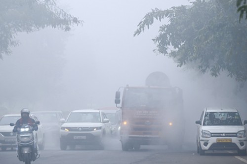 Unseasonal fog, rising heat, deepening air pollution hit Delhi-NCR