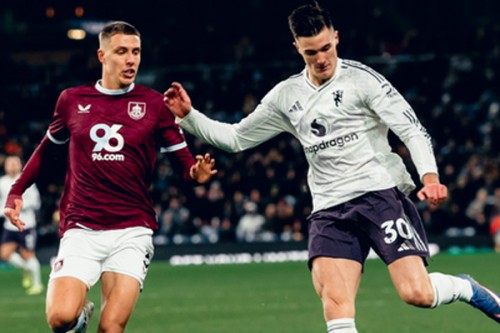 Burnley held Man Utd 2-2, Villa play out goalless draw with Palace