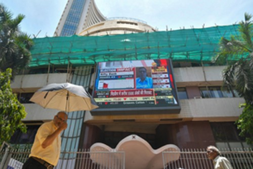 Sensex, Nifty open lower amid weak global cues