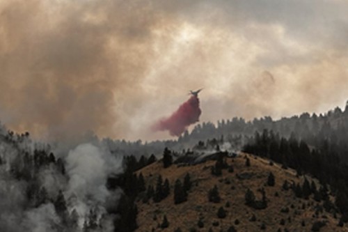 Massive wildfires trigger evacuations, health alerts in US