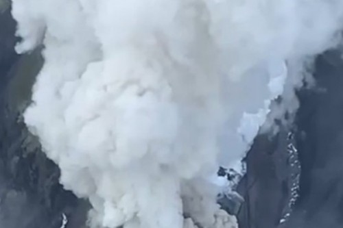 Russian volcano sends ash plume 10-km high in Kamchatka