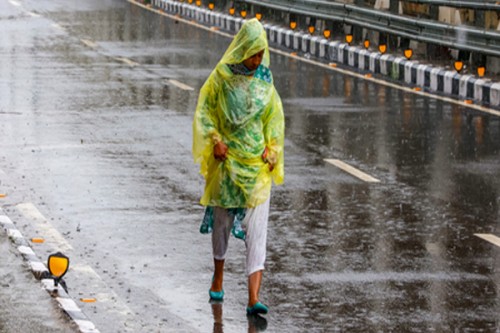 Short spell of rain lashes Gujarat