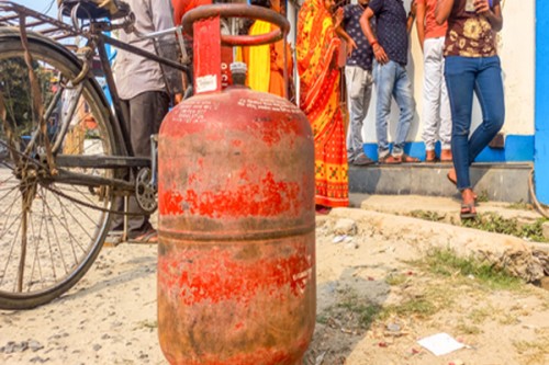 Govt invokes Essential Commodities Act to ensure uninterrupted LPG supply