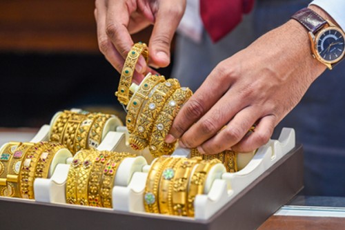 Gold dips 0.81 pc this week over waning hopes of Fed rate cuts