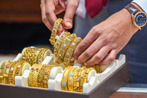 Gold, silver trade lower as US Hormuz blockade rattles markets