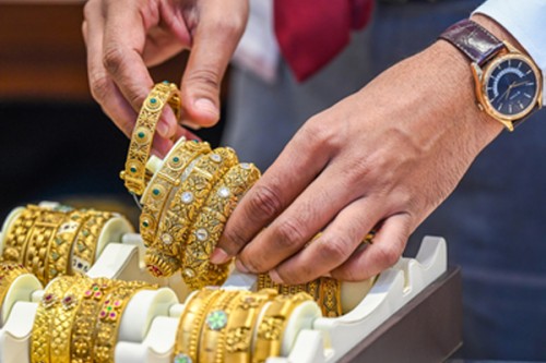 Gold, silver prices drop on MCX after Fed rate cut