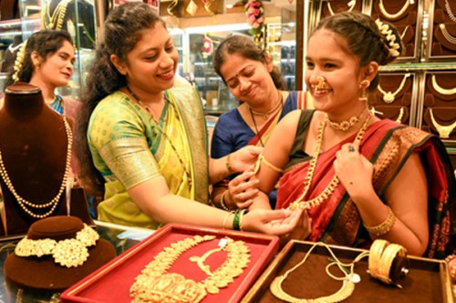 Gold records 3rd weekly loss amid fading hopes of US Fed rate cut