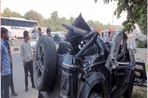 Five killed as Thar crashes into divider in Gurugram