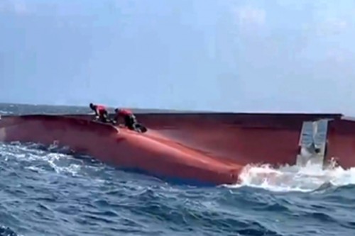 South Korea: Chinese fishing boat capsizes in southwestern waters; 9 people unaccounted for