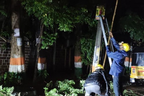 Few areas in Hyderabad remain flooded following heavy rain