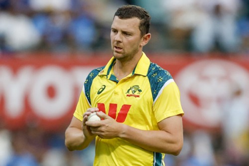 Hazlewood's trying his best to be in T20 WC about halfway through: Cummins