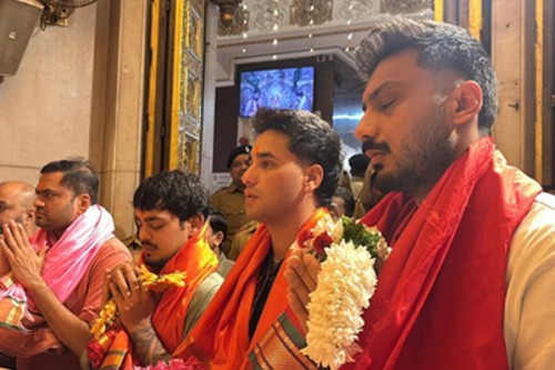 T20 WC: Axar, Abhishek and Kishan visit Siddhivinayak Temple ahead of SF