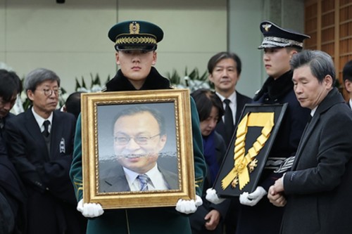 South Korea bids farewell to ex-PM Lee Hae-chan