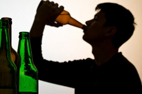 Intoxicated man beats father over money dispute in Mumbai