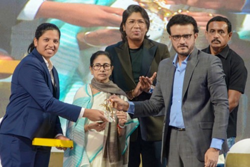 Jhulan congratulates Richa Ghosh for 'Banga Bhushan' honour