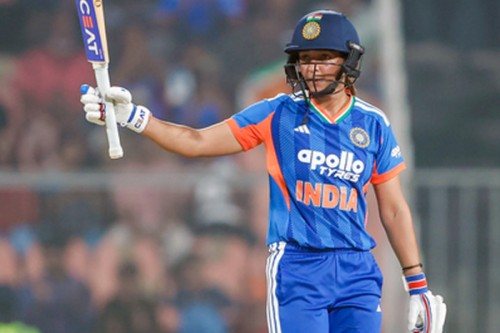 5th T20I: Harmanpreet's 68 and late blitz from Arundhati help India post 175/7