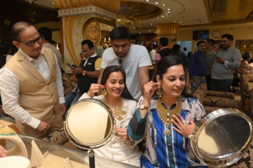 Gold coins to cars, India witnesses record-breaking festive sales